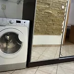 Cu Doua Dormitoare Lägenhet Craiova