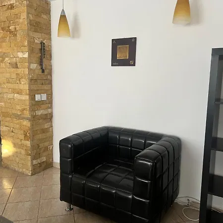 Cu Doua Dormitoare Lägenhet