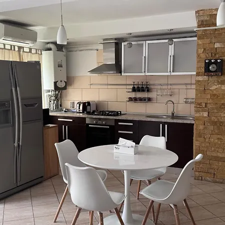 Cu Doua Dormitoare Apartment *