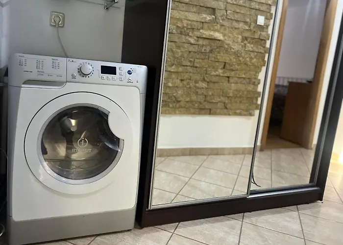 Cu Doua Dormitoare Lägenhet Craiova