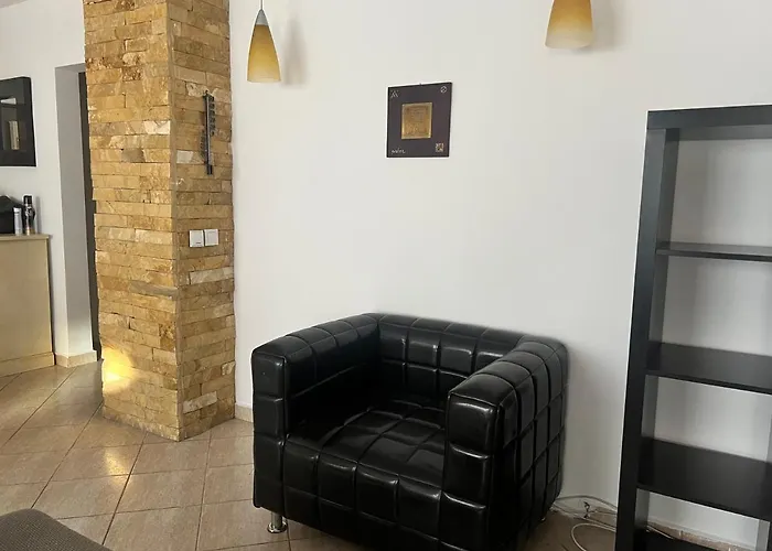 Cu Doua Dormitoare Lägenhet