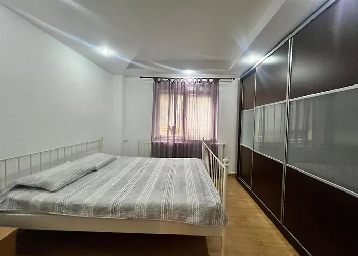 Cu Doua Dormitoare Lägenhet